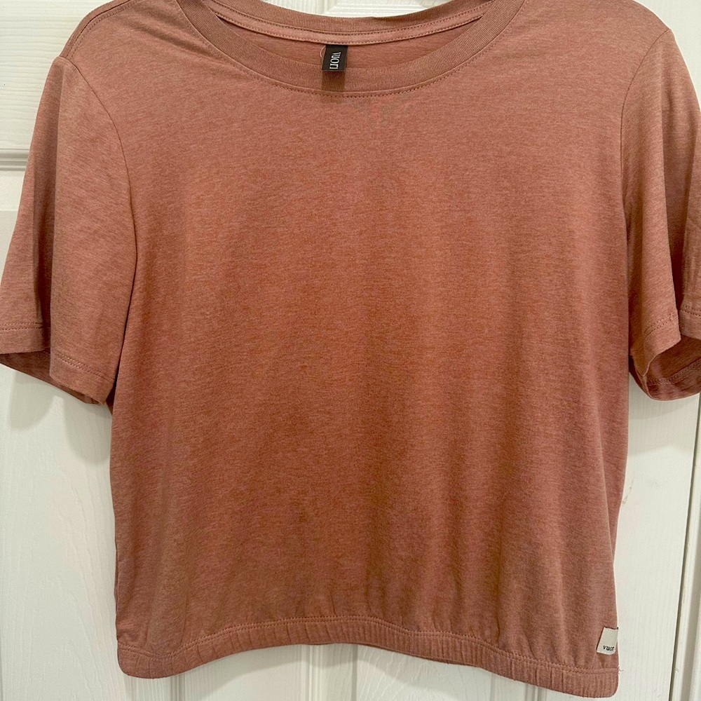 Vuori womens halo crop top in medium